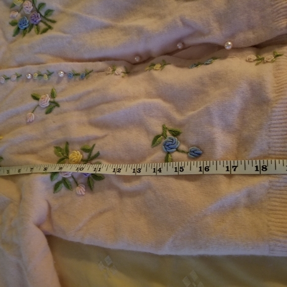 Hand crafted wool knit - Picture 8 of 14